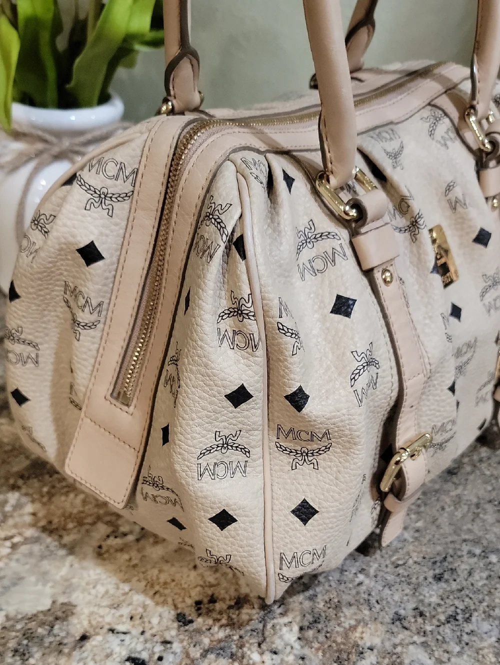 MCM EUC Visetos Buckled Boston Bag like new - Picture 3 of 14